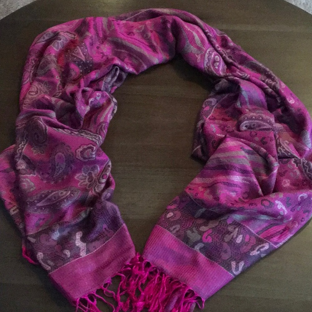 Woman’s scarf